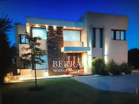 Casa venta 5 ambientes a la alguna en San Marco Villanueva lote de 1000 m2