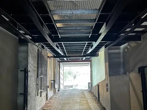 Cochera cubierta en excelente ubicación