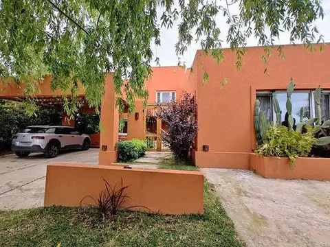 Casa 5 ambientes con 4 baños