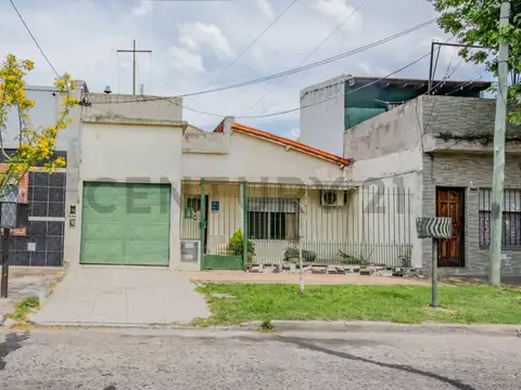 CASA EN VENTA EN WILDE | LOTE PROPIO, JARDÍN, COCHERA Y TERRAZA | USD 70.000