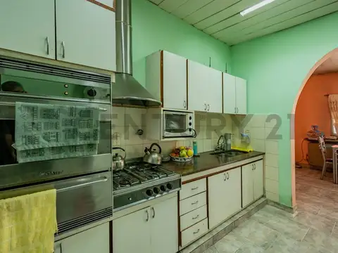 CASA EN VENTA EN WILDE | LOTE PROPIO, JARDÍN, COCHERA Y TERRAZA | USD 70.000