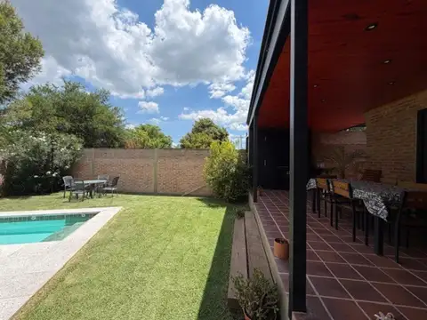 Casa en Venta en Arguello, USD 180.000