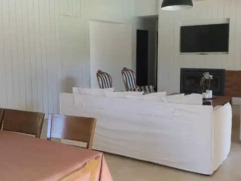 Casa en Alquiler Temporal con 1 cochera