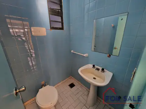 Excelente Local Comercial en Flores – Listo Para Ingresar