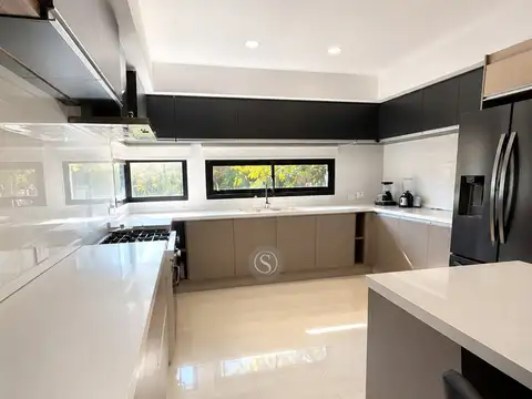 Casa 6 ambientes con 6 baños
