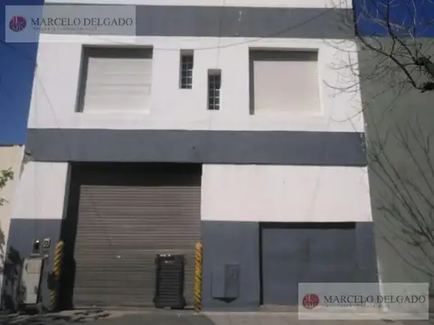 Deposito en dos plantas / 1350 m2