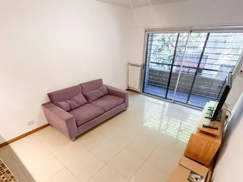 Departarmento 2 ambientes con doble balcon al frente 