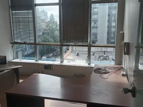 Oficina 5 ambientes con 2 baños