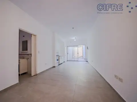 Monoambiente con patio y cochera descubierta en Saavedra