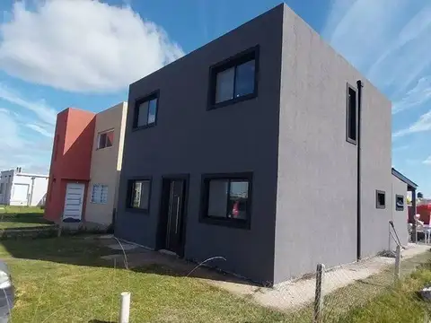 Casa recién estrenada en 2 plantas en Sol de Domselaar VENTA urgente