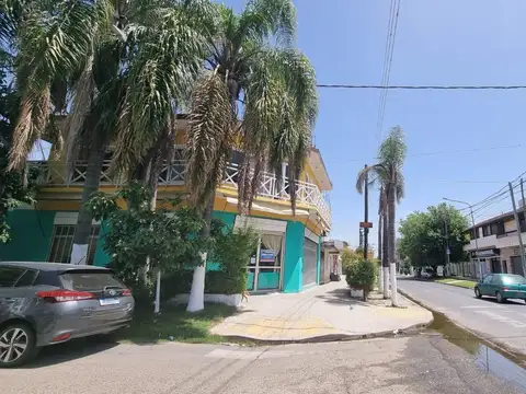 Avenida Yrigoyen esquina Mitre al 800