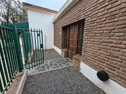 Casa en San Miguel - ¡Tres ambientes con pileta!