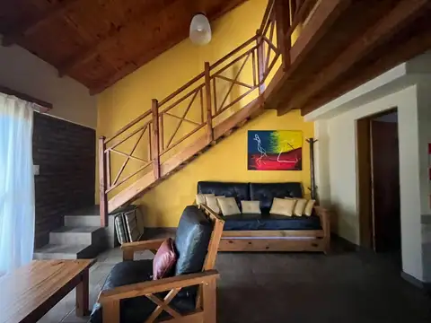 Casa 9 ambientes con 4 baños