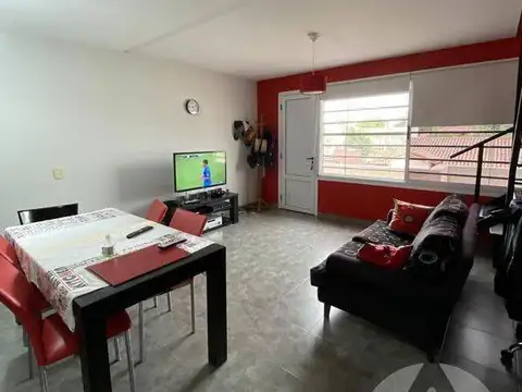 Depto Tipo Casa 2 ambientes con 1 baño