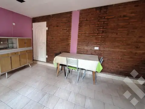 Casa 8 ambientes con 5 baños