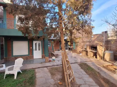 En Venta, | Casa de 6 dormitorios y Patio | Añelo