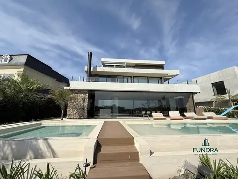 Casa en venta en Nordelta con salida al lago