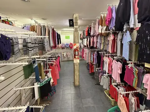 Local y departamento sobre Av. San Martín y Oroño