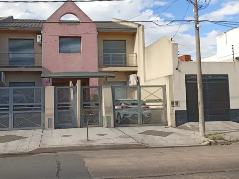 TRIPLEX CON COCHERA