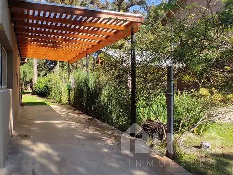 Casa en Alquiler con 1 cochera