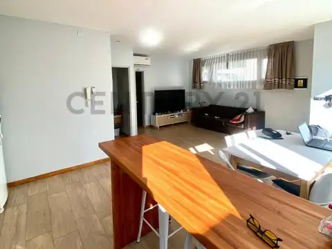 Casa en Alquiler con 2 cocheras