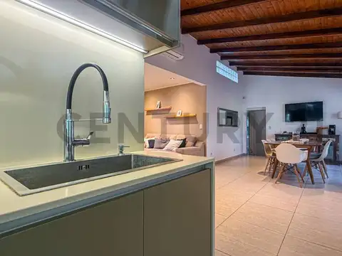 VENTA CASA 3 AMBIENTES BARRIO EL SOSIEGO CON PILETA
