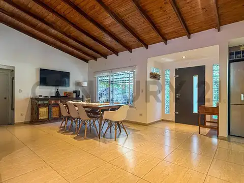 Casa 3 ambientes con 2 baños