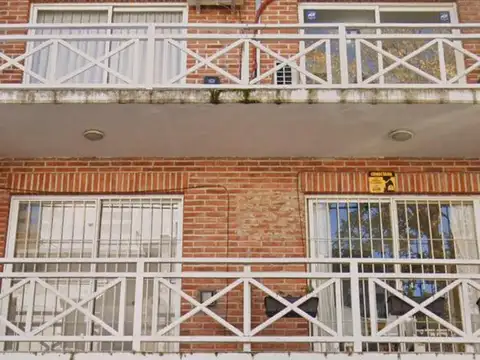 Impecable oficina con Balcón, en  pleno centro de San Isidro!