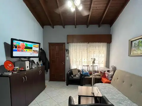 Casa 5 ambientes con 1 baño