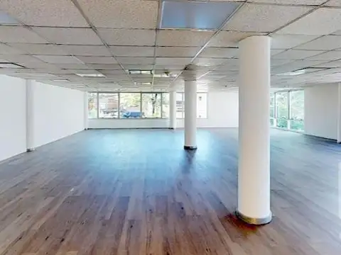 Oficina en Venta con 88 cocheras