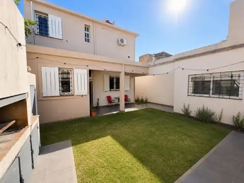 Casa 5 ambientes con 4 baños