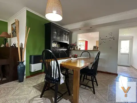 Casa 5 ambientes con 2 baños
