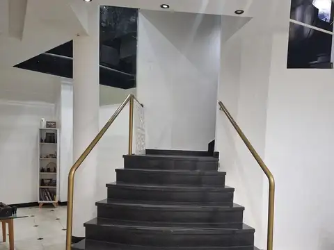 EXCLUSIVO LOCAL EN EDIFICIO KAVANAGH