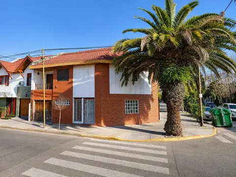 Duplex 4 amb alquiler con cochera y balcon,  Sin expensas en  Liniers.