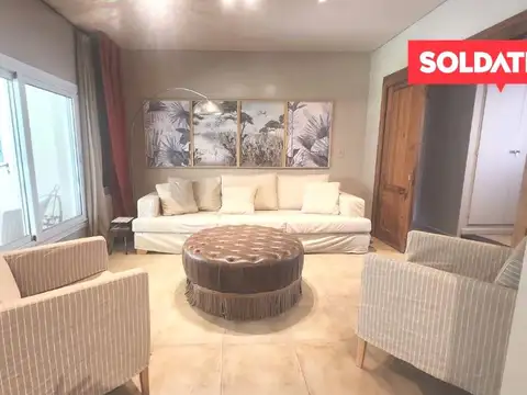 Casa en Venta con 2 cocheras