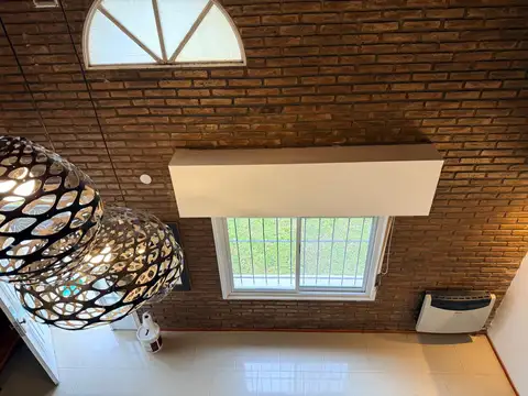 Casa en Alquiler con 2 cocheras