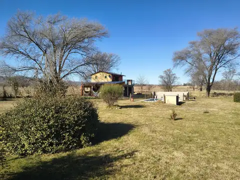 VENTA CASA LOS REARTES 3 DORMITORIOS AMOBLADA PILETA TERRENO 1496 m2 CORDOBA