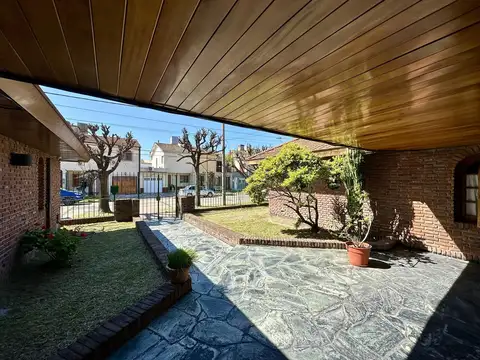 Casa 6 ambientes con 3 baños