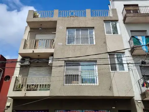 Excelente departamento 4 ambientes frente a la estacion