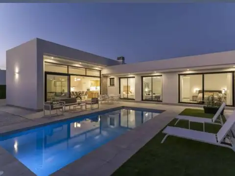 Casa 6 ambientes con 2 baños