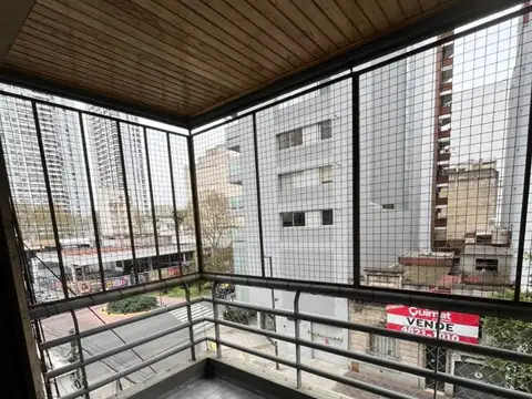 Excelente 2 ambientes con Suite y toilette al frente