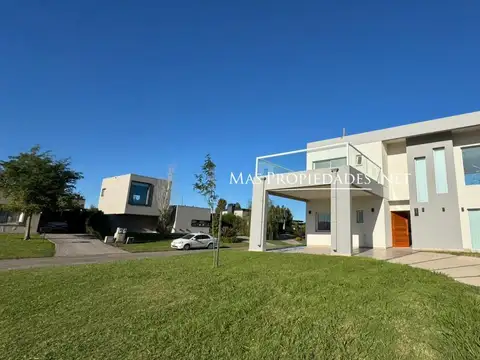 Casa en Alquiler de 3 dormitorios