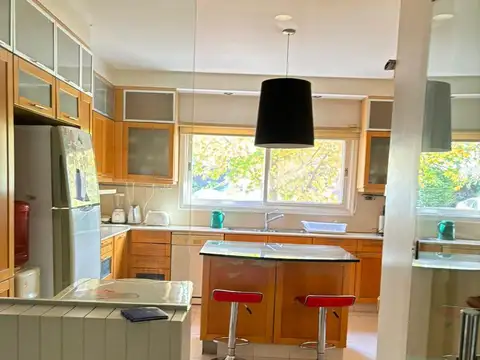Casa 7 ambientes con 4 baños