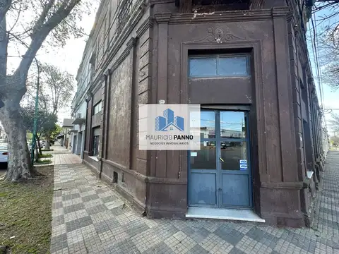 Av. Pte Peron , Capitan 100