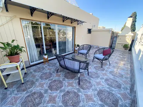 VENTA DEPARTAMENTO 5 AMBIENTES, CON BALCON FRENTE A PLAZA ARENALES - VILLA DEVOTO