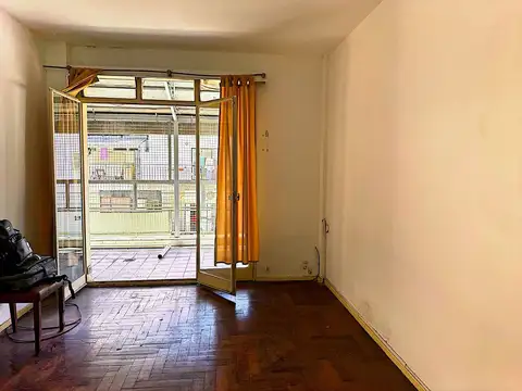 Oportunidad monoambiente con Balcon esq Pueyrredon
