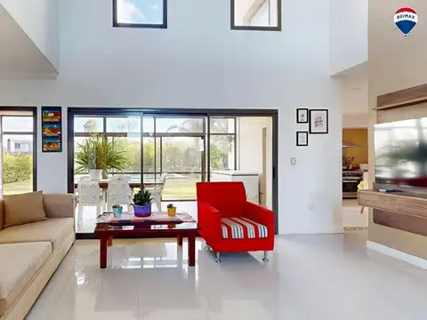 Casa 4 ambientes con 2 baños