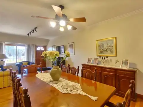 Casa 5 ambientes con 2 baños