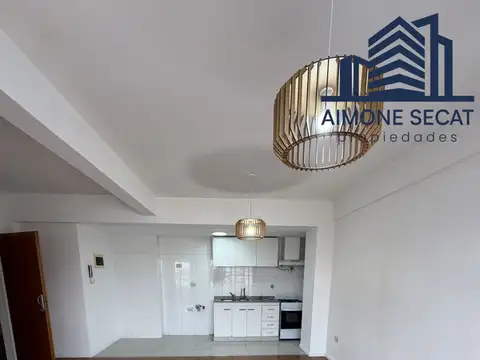 combet 4600, Piso 8