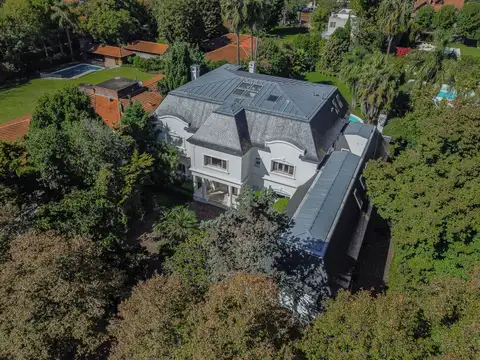 Lomas de San Isidro venta majestuosa casa estilo frances